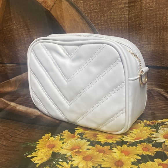 🆕 Boutique Under Your Spell Crossbody Bag - Picture 4 of 5